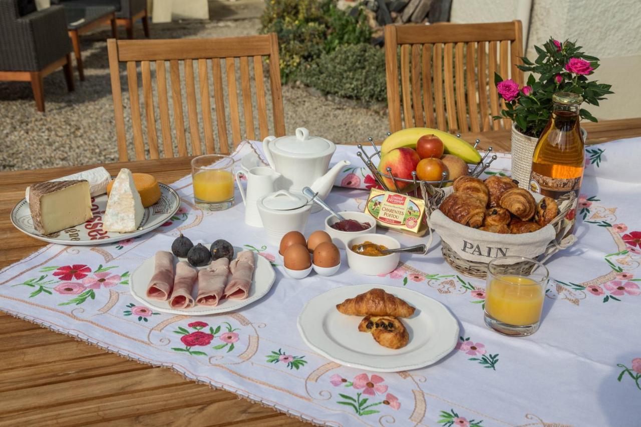 Bed and Breakfast La Bicyclette Bleue Montmorillon Exterior foto